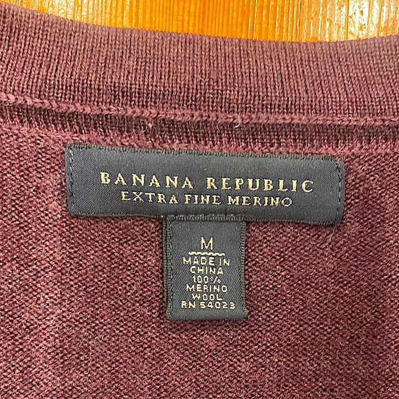 Banana Republic Men’s Argyle V Neck Sweater - Picture 4 of 6